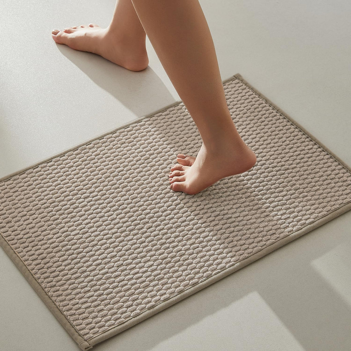 TYUU Bathroom Rugs Non Slip Washable, Super Absorbent Thin Bath Mat Small Quick Dry Low Pile Bathroom Rug, Light Grey 16"x24"