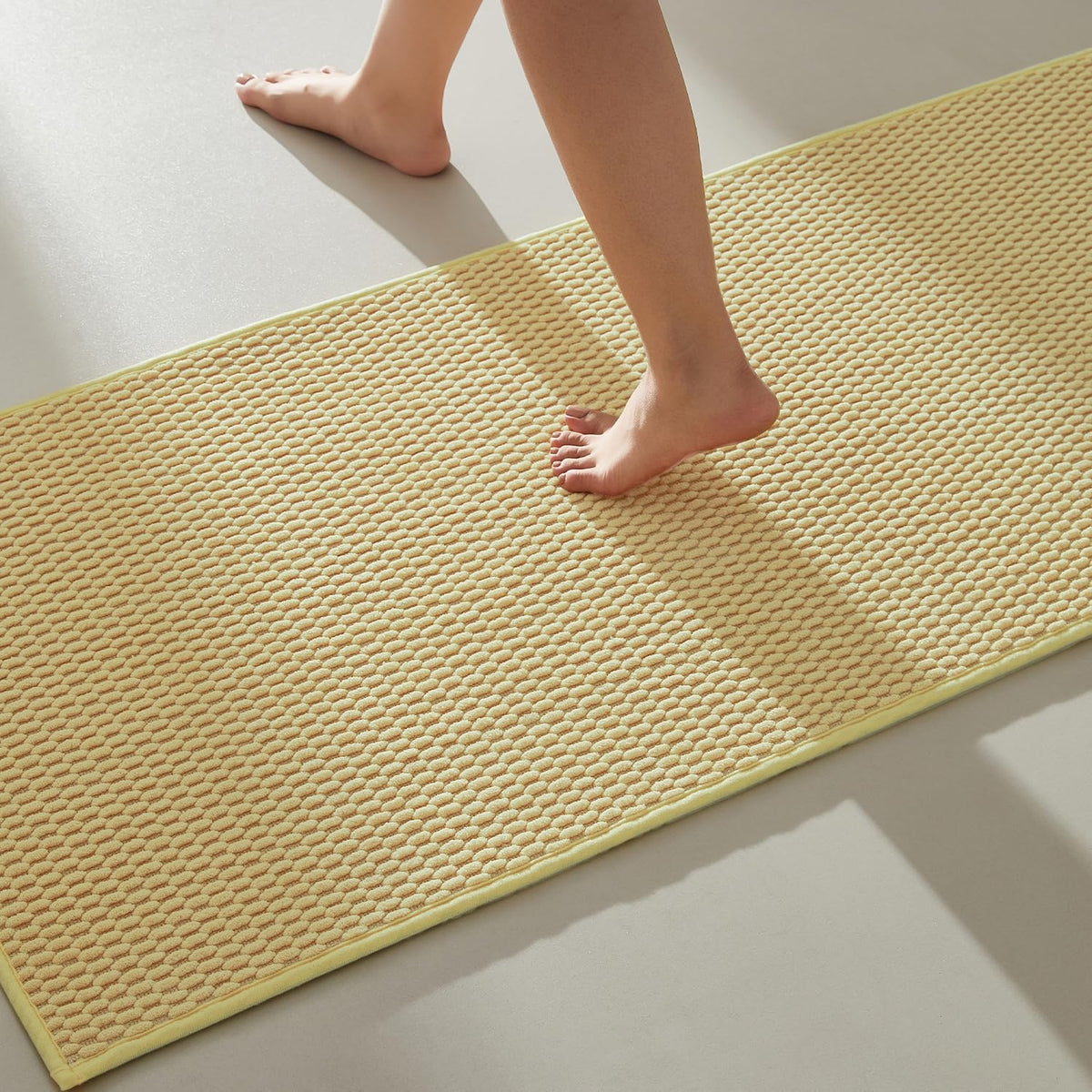 TYUU Bathroom Rugs Non Slip Washable, Super Absorbent Thin Bath Mat Small Quick Dry Low Pile Bathroom Rug, Light Grey 16"x24"