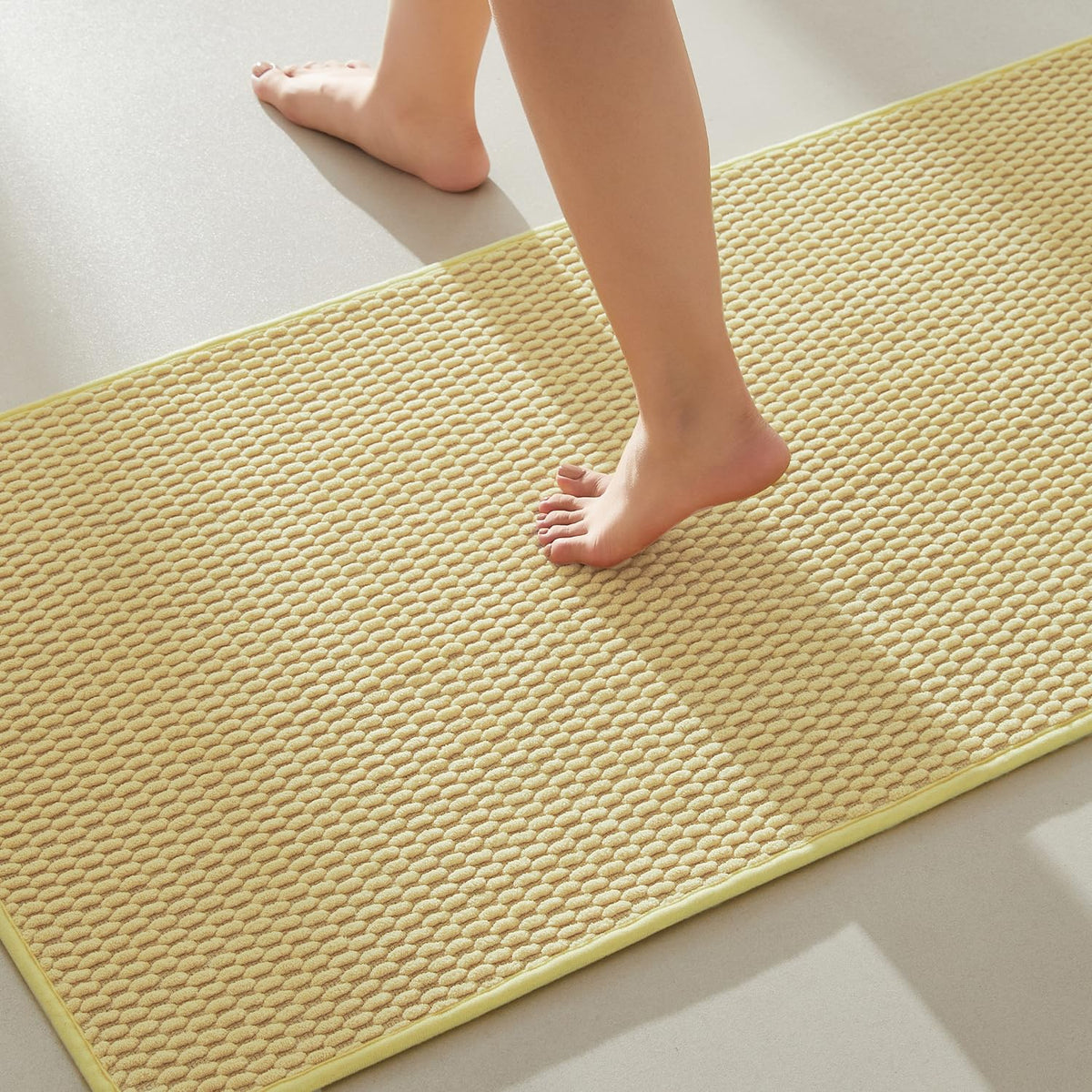 TYUU Bathroom Rugs Non Slip Washable, Super Absorbent Thin Bath Mat Small Quick Dry Low Pile Bathroom Rug, Light Grey 16"x24"