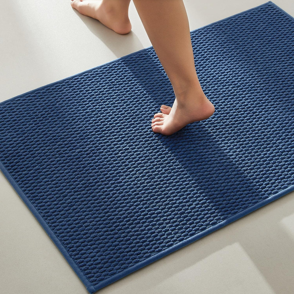 TYUU Bathroom Rugs Non Slip Washable, Super Absorbent Thin Bath Mat Small Quick Dry Low Pile Bathroom Rug, Light Grey 16"x24"