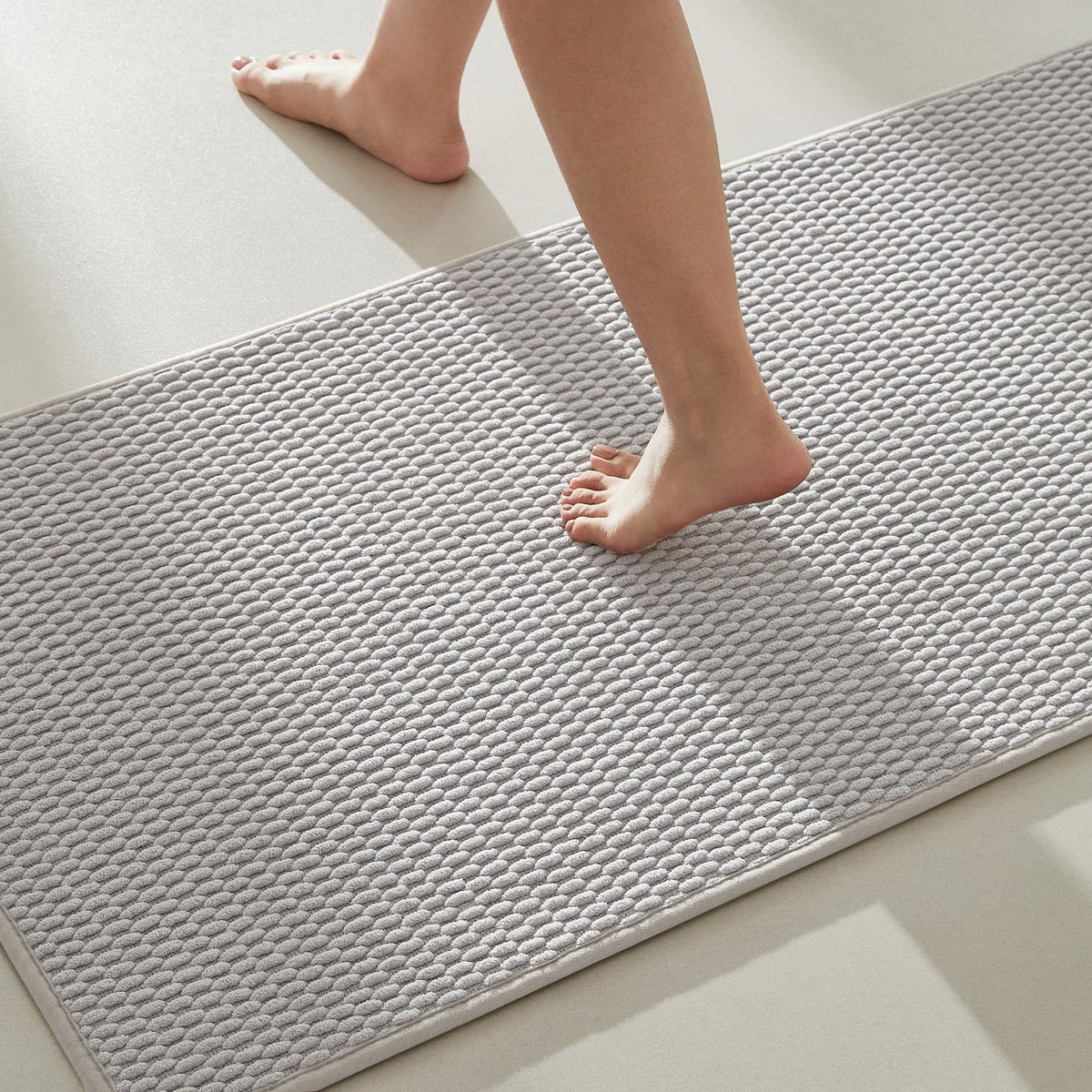 TYUU Bathroom Rugs Non Slip Washable, Super Absorbent Thin Bath Mat Small Quick Dry Low Pile Bathroom Rug, Light Grey 16"x24"