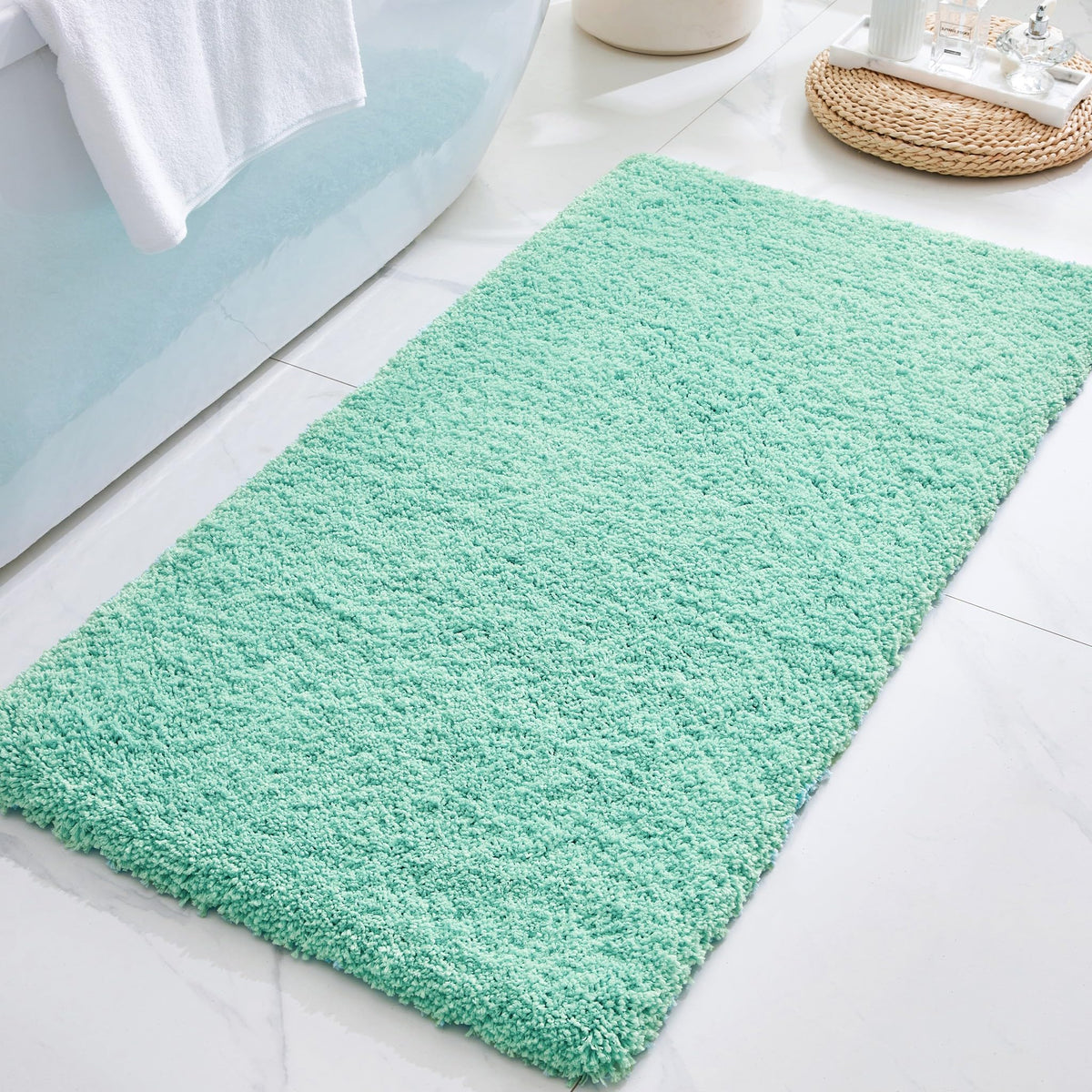 ILANGO Bathroom Rugs 24" × 17", Extra Soft Absorbent Microfiber Bath Rugs
