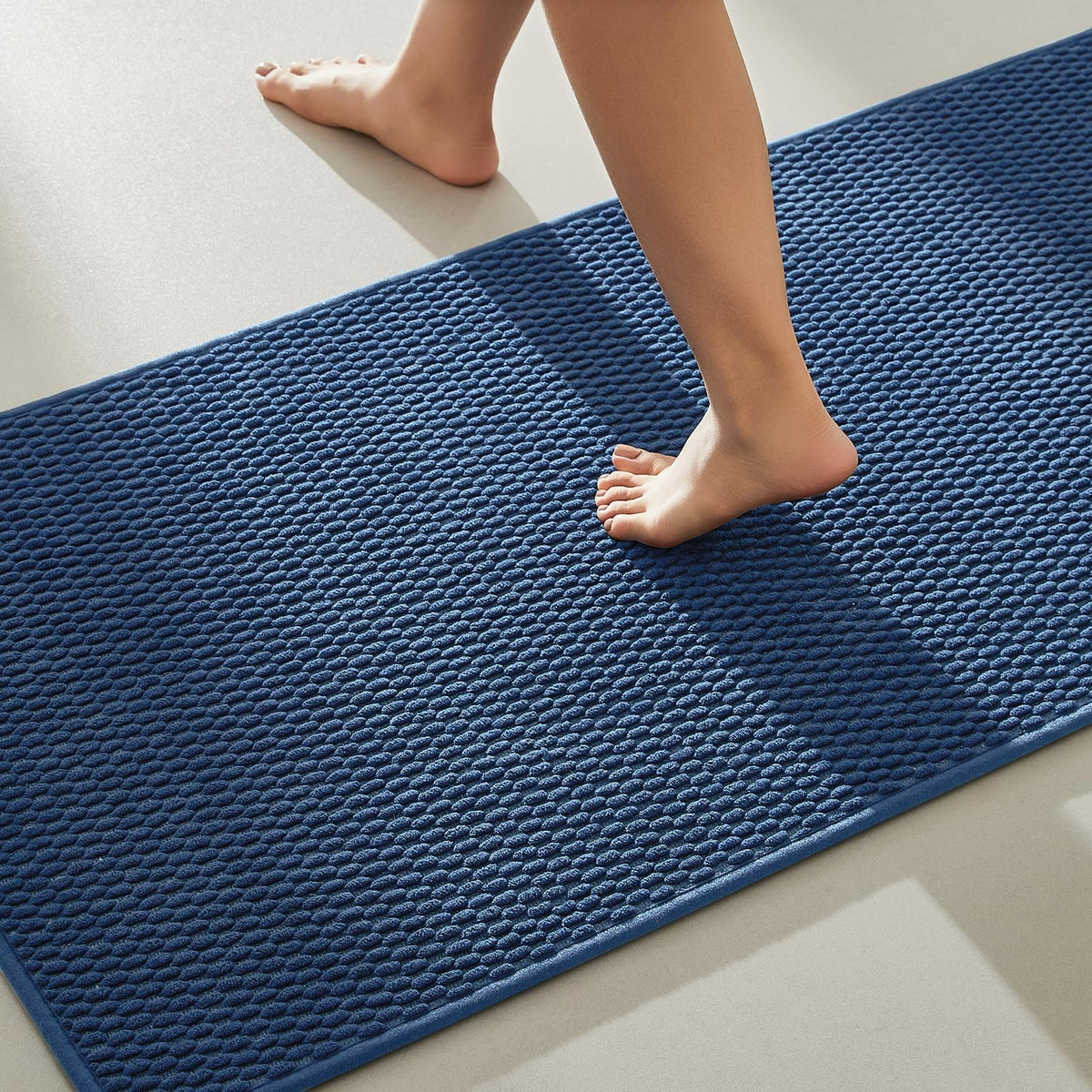 TYUU Bathroom Rugs Non Slip Washable, Super Absorbent Thin Bath Mat Small Quick Dry Low Pile Bathroom Rug, Light Grey 16"x24"